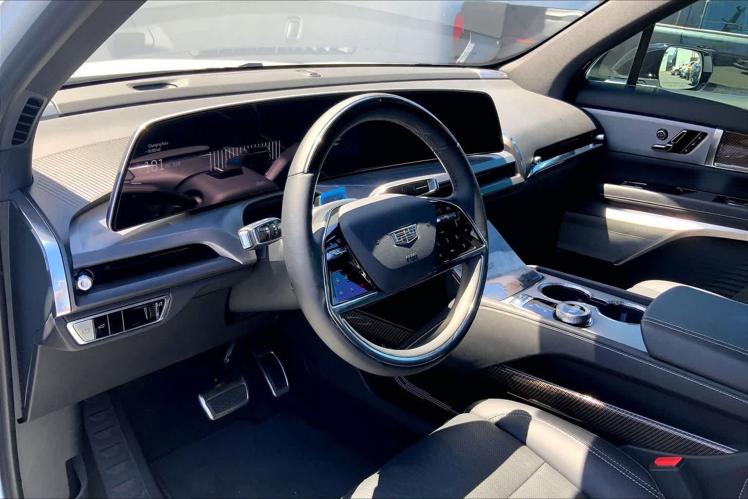 Used 2026 Cadillac Vistiq Sport AWD/4WD image 2