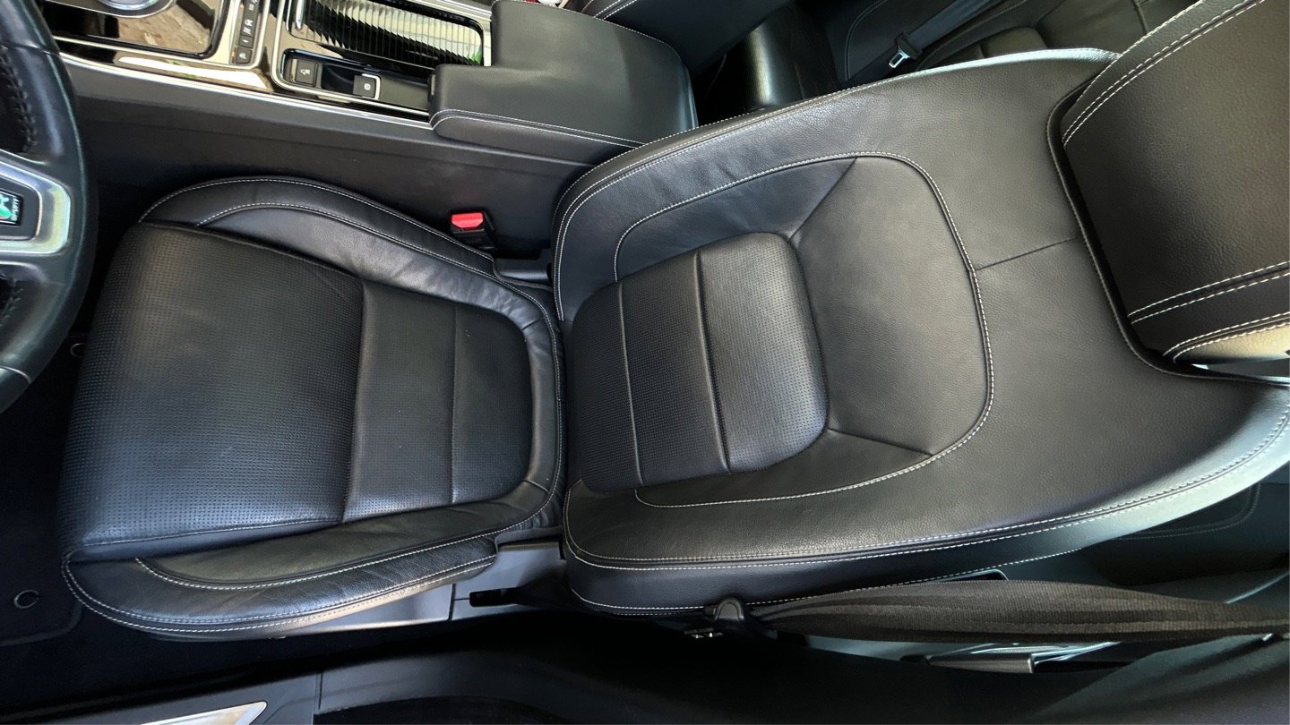 Used 2016 Jaguar XF R-Sport image 10