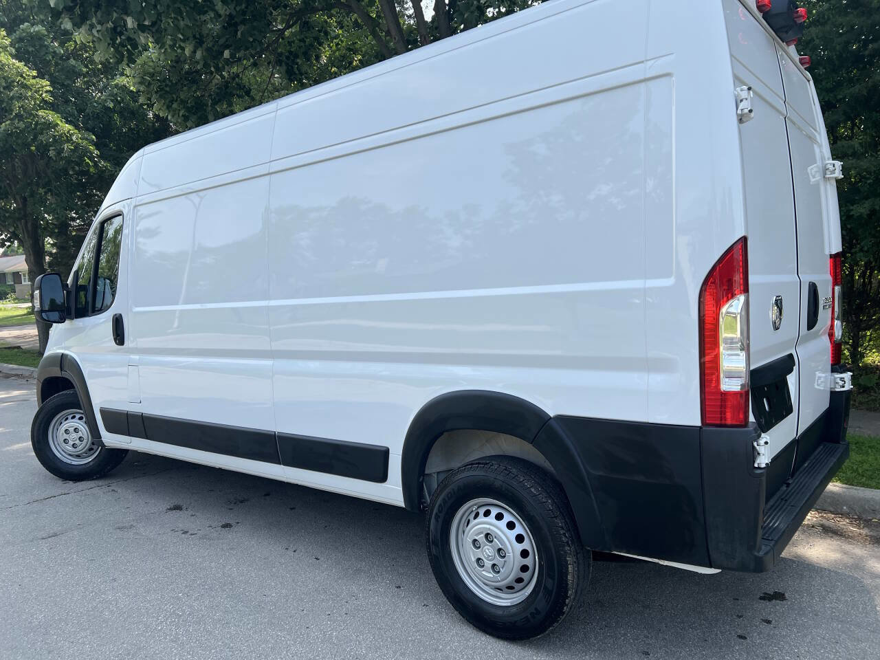 Used 2025 RAM ProMaster 2500 w/ Convenience Group image 4