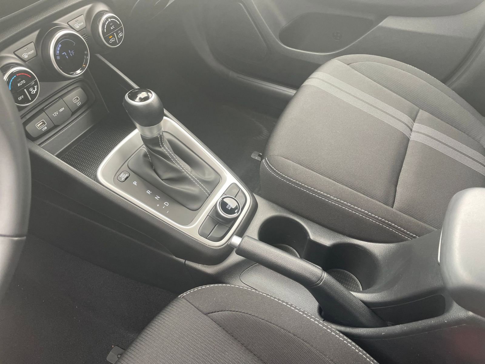 Used 2025 Hyundai Venue SEL image 36