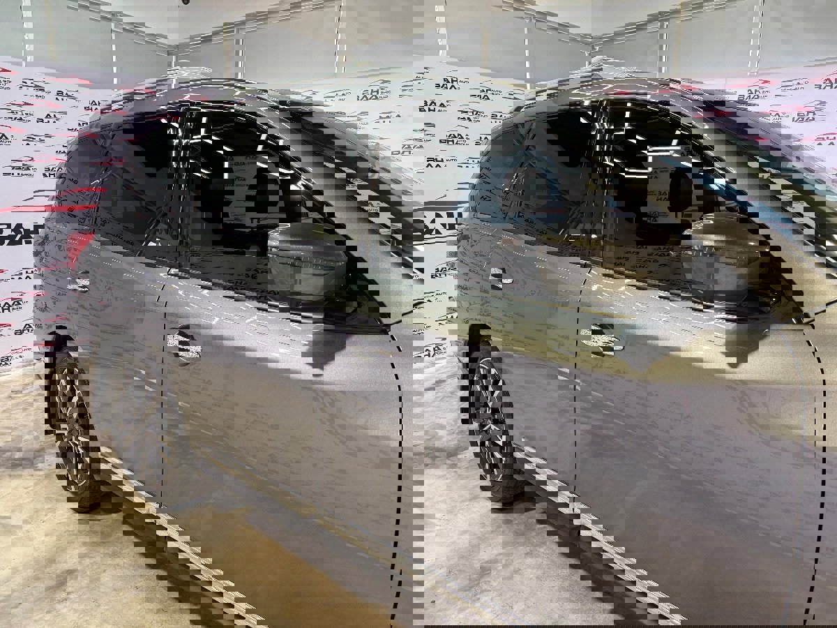 Used 2020 Nissan Pathfinder Platinum FWD image 9