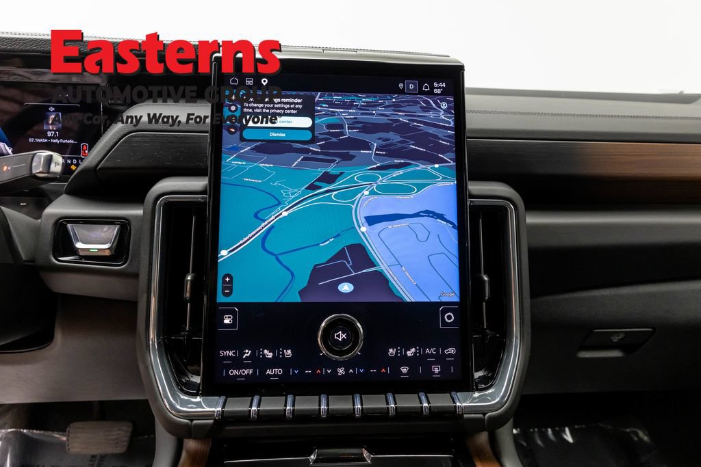 Used 2025 GMC Yukon XL Denali AWD/4WD image 12