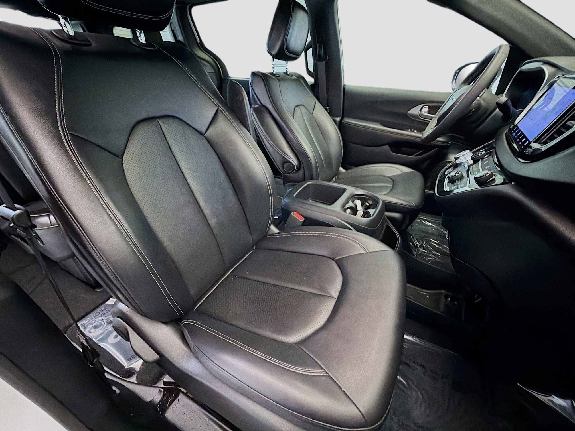 Used 2025 Chrysler Pacifica Select FWD image 15