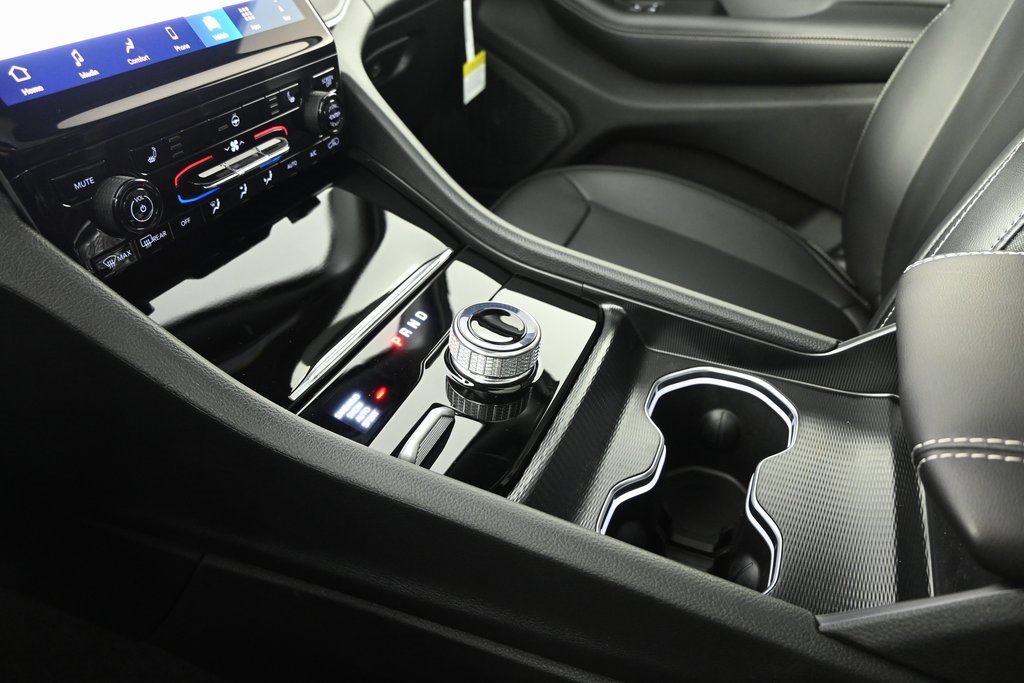 New 2025 Jeep Grand Cherokee Limited w/ Trailer Tow Package image 30