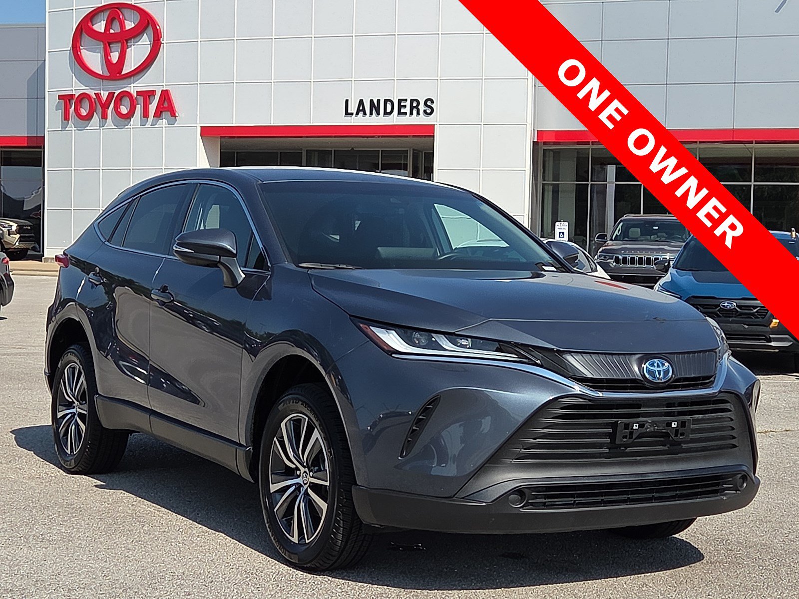 Used 2024 Toyota Venza LE AWD/4WD image 1
