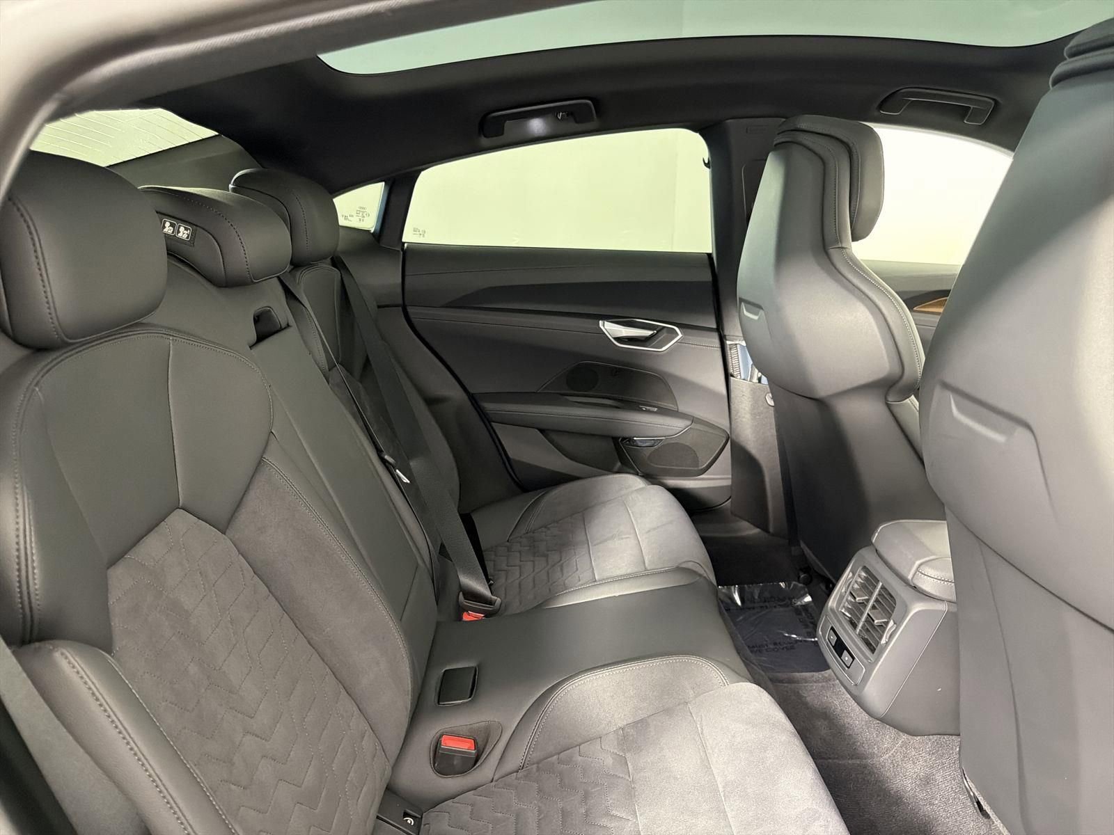 Used 2023 Audi e-tron GT Premium Plus image 29