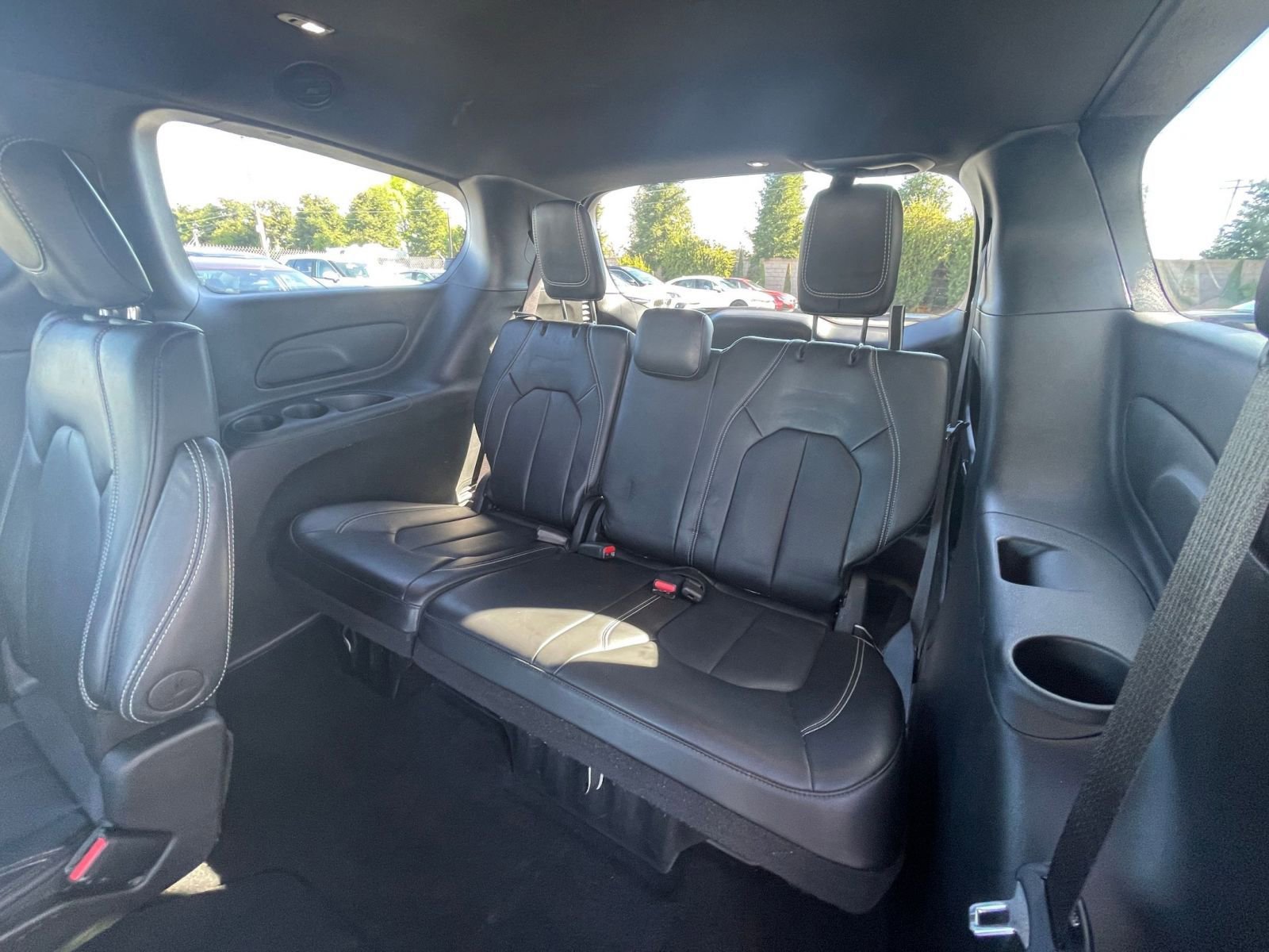 Used 2025 Chrysler Pacifica Select image 24