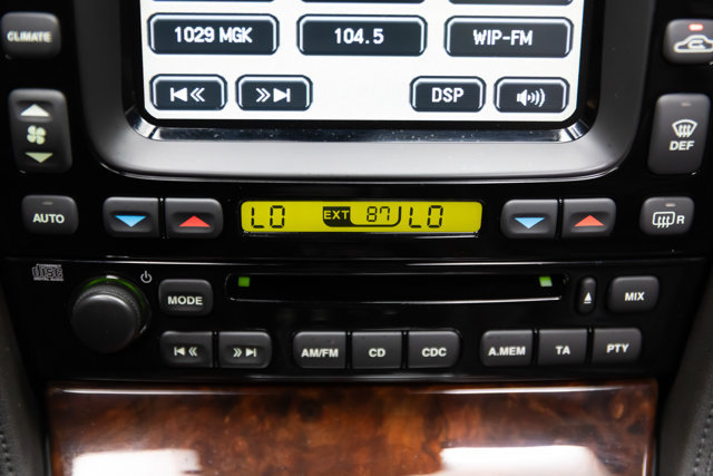 Used 2005 Jaguar XJ8 RWD image 89