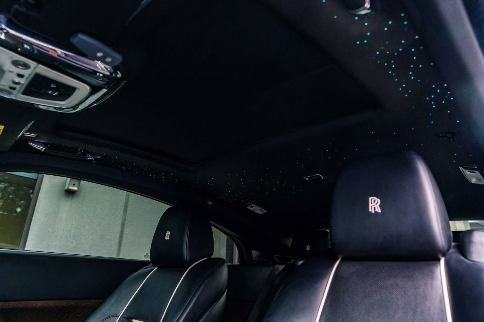 Used 2015 Rolls-Royce Wraith RWD image 30