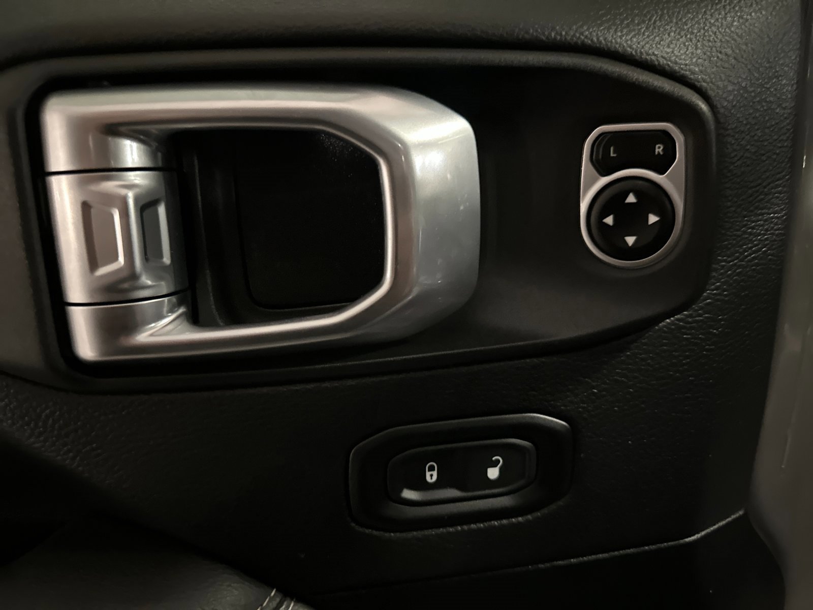 Used 2020 Jeep Gladiator Overland image 10