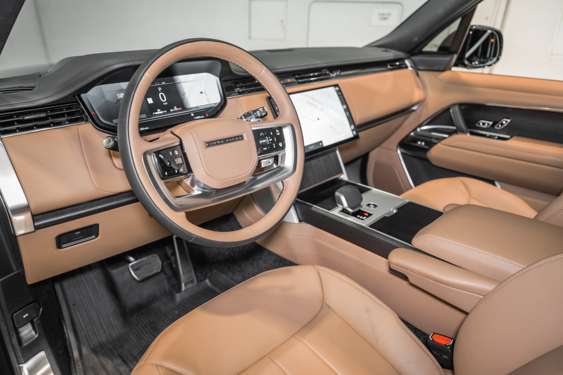 Used 2026 Land Rover Range Rover SE AWD/4WD image 2