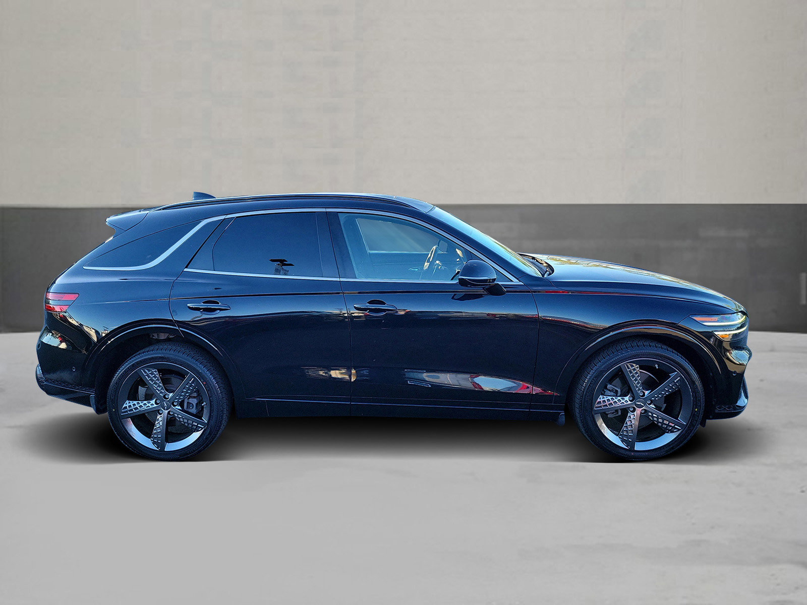 Certified 2022 Genesis GV70 2.5T w/ Sport Prestige Package image 4