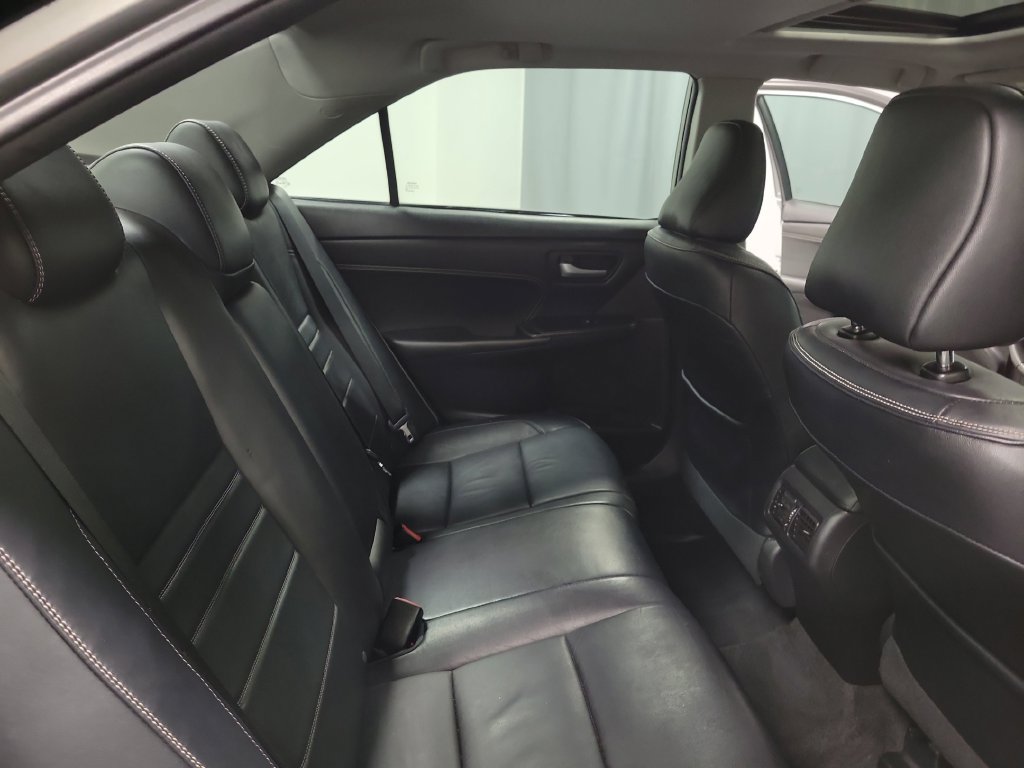 Used 2015 Toyota Camry XLE w/ Moonroof Package FWD image 32