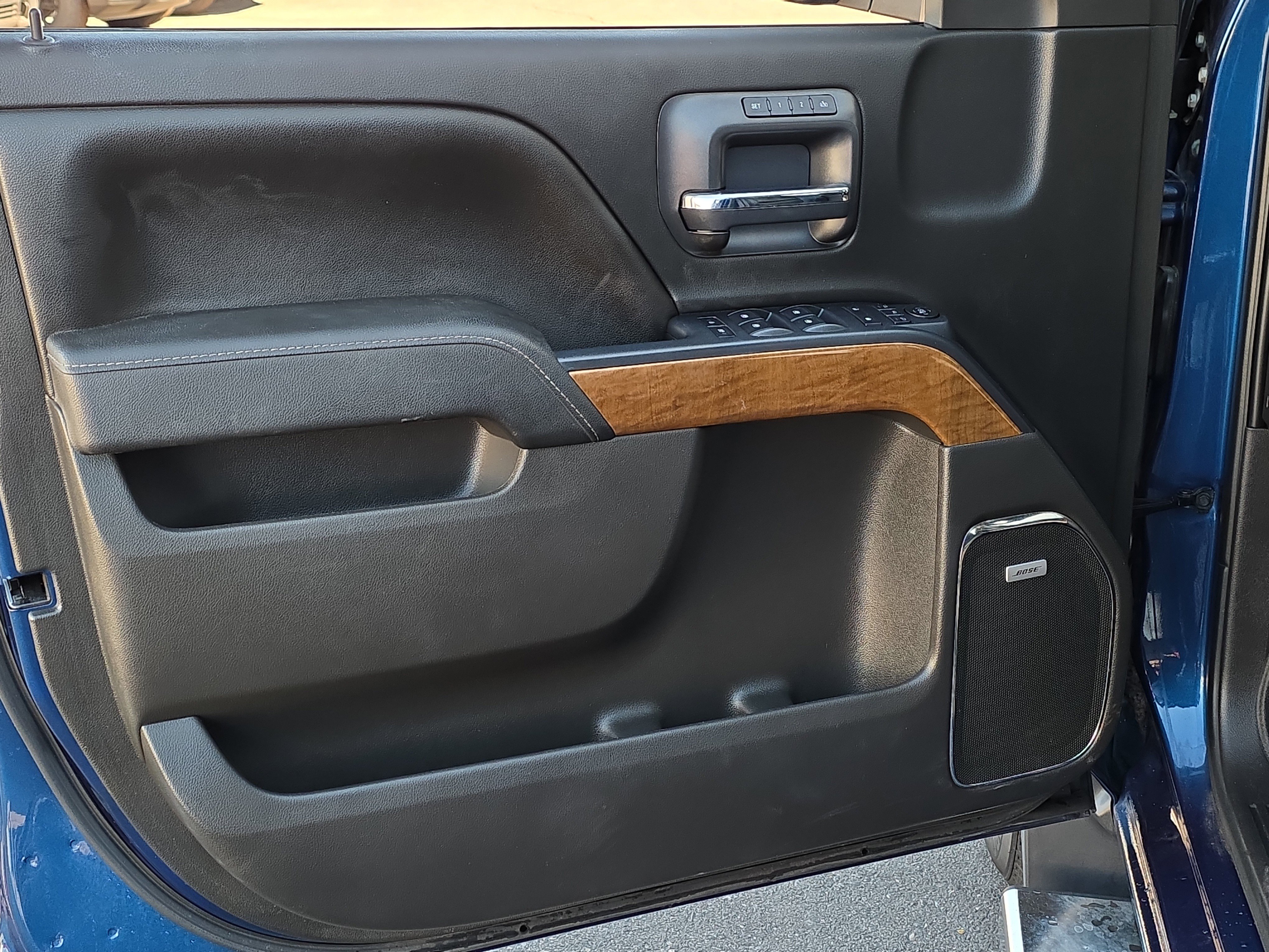 Used 2016 Chevrolet Silverado 1500 LTZ w/ LTZ Plus Package image 10