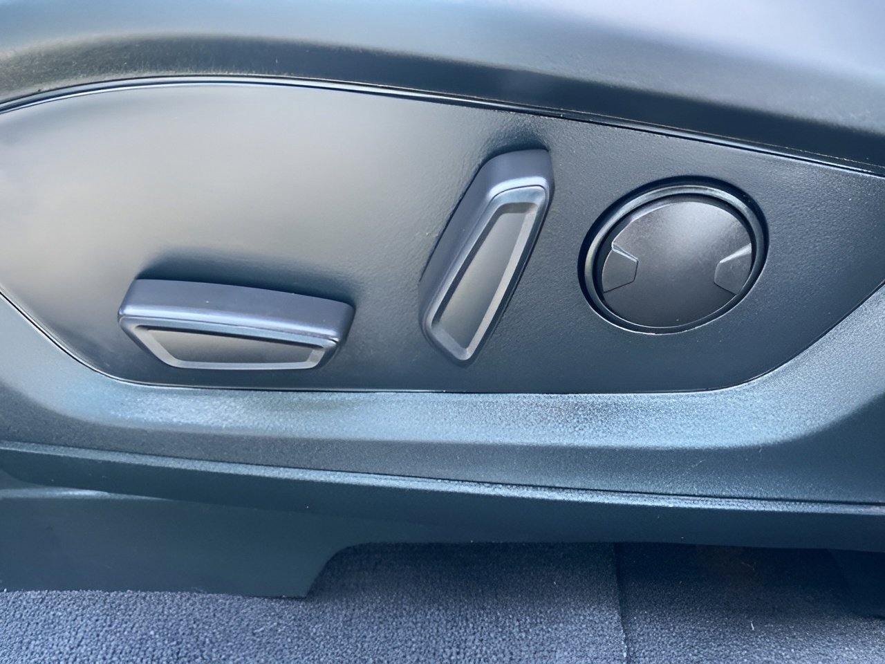 Used 2022 Ford Explorer XLT image 37