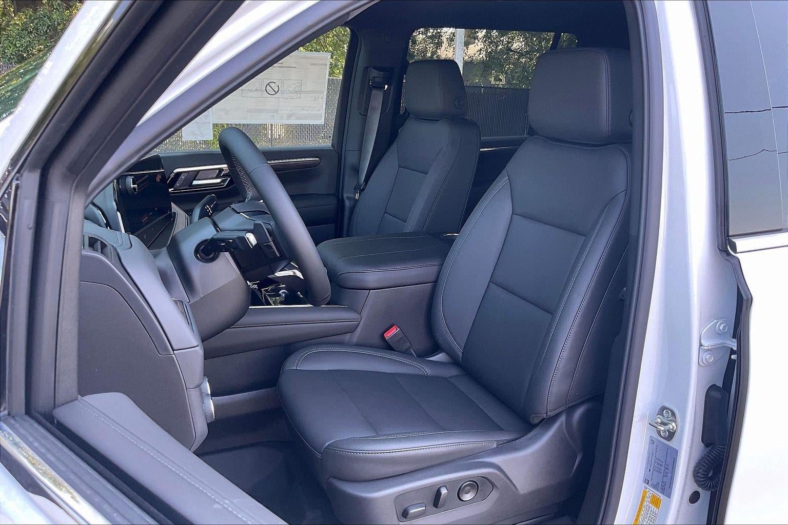 New 2026 Chevrolet Suburban LT AWD/4WD image 9