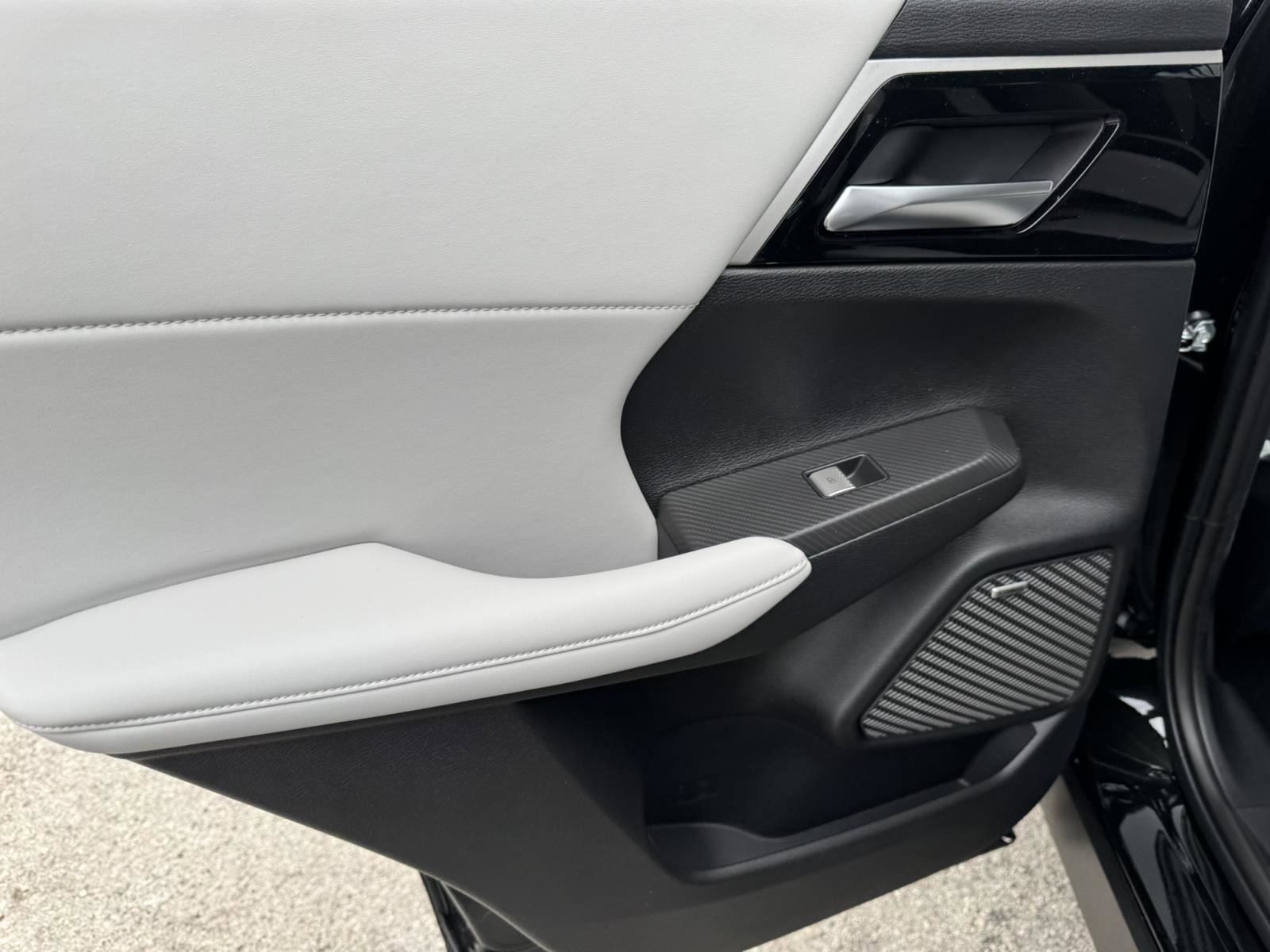 New 2025 Mitsubishi Outlander SE image 11