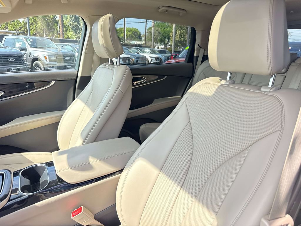 Certified 2023 Lincoln Nautilus Reserve image 24