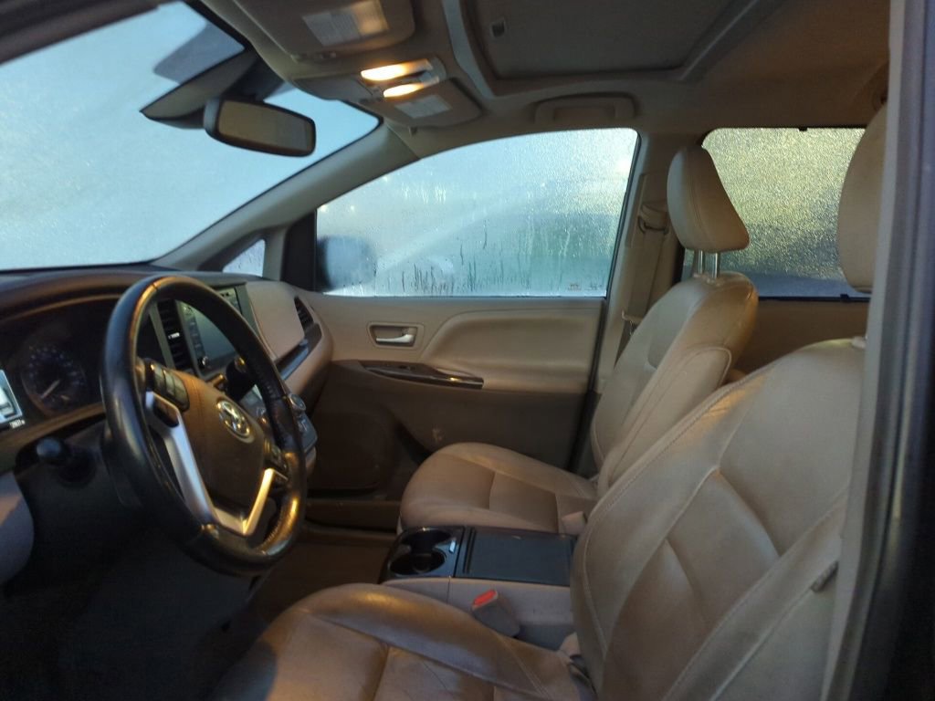 Used 2019 Toyota Sienna XLE image 7