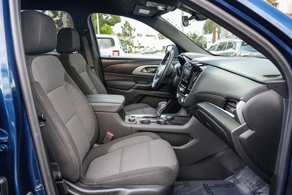 Used 2023 Chevrolet Traverse LT FWD image 16