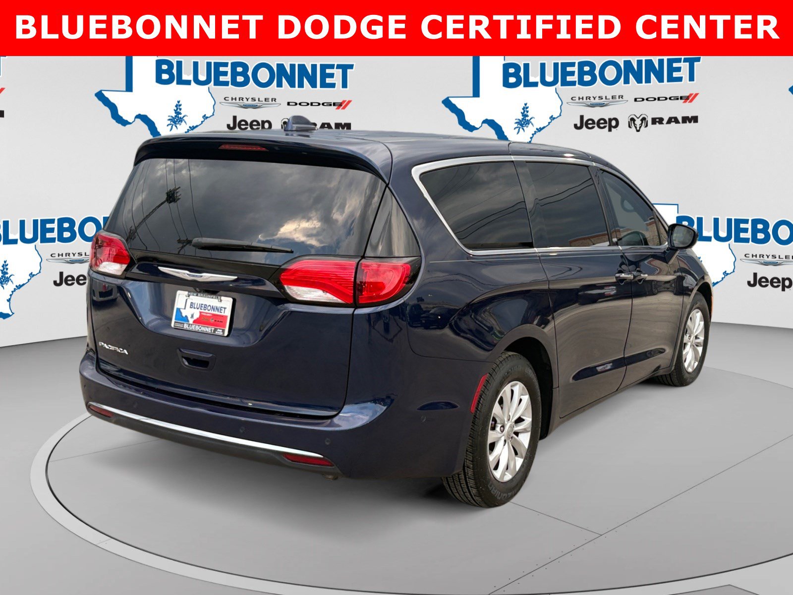 Used 2019 Chrysler Pacifica Touring Plus w/ Advanced Safetytec Group FWD image 5
