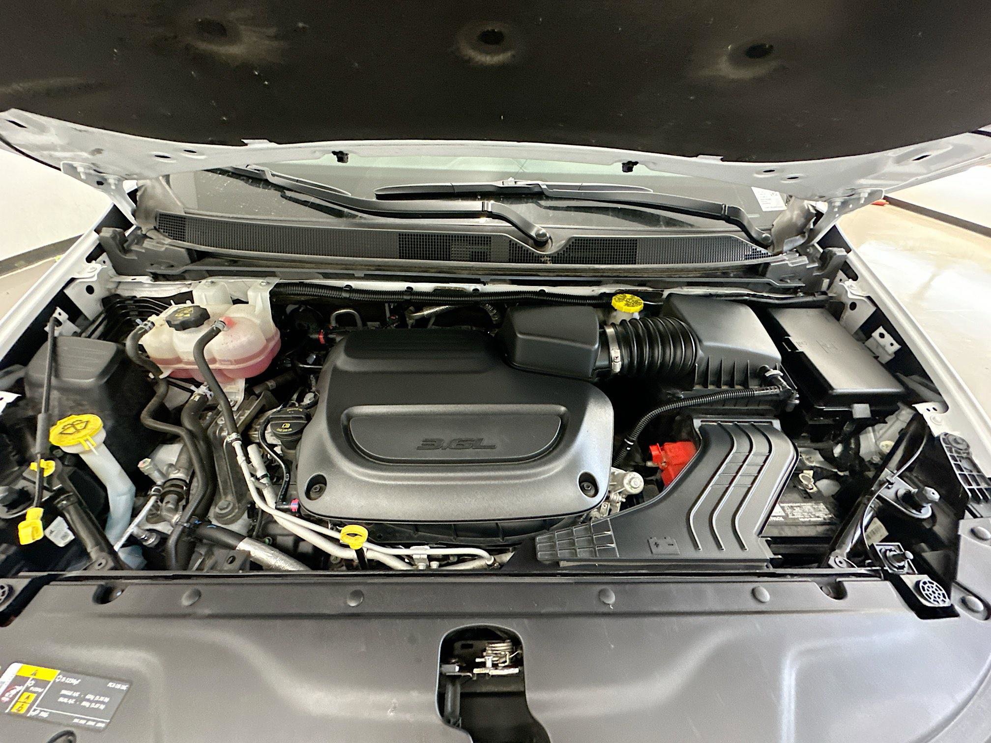 Used 2024 Chrysler Pacifica Touring-L image 35