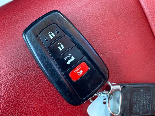 Used 2018 Toyota Camry XSE image 23