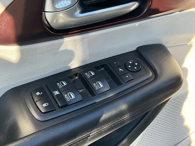 Used 2019 Chrysler Pacifica Limited w/ Advanced Safetytec Group FWD image 31