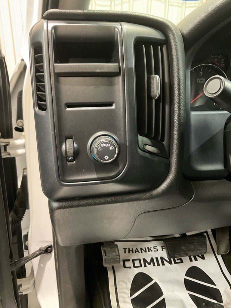 Used 2018 Chevrolet Silverado 1500 Custom w/ Custom Value Package image 8