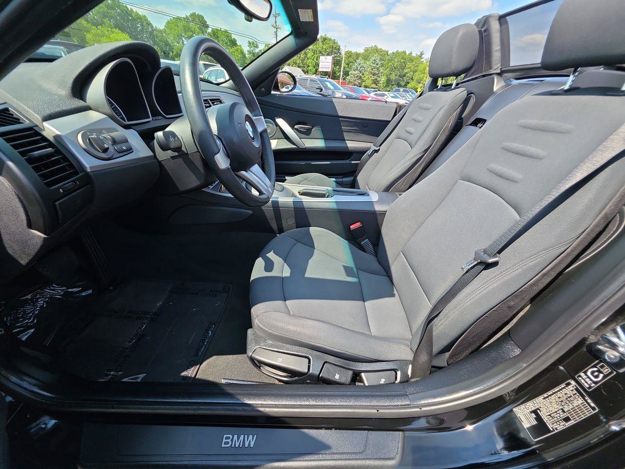Used 2003 BMW Z4 2.5i RWD image 3