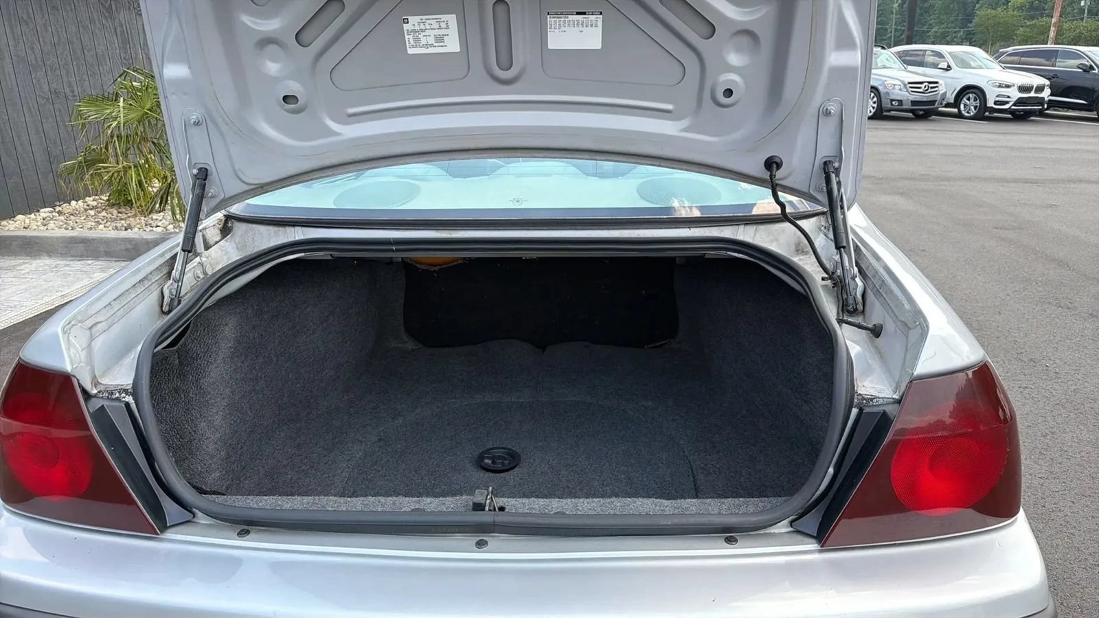 Used 2004 Chevrolet Impala w/ Preferred Equipment Group FWD image 16
