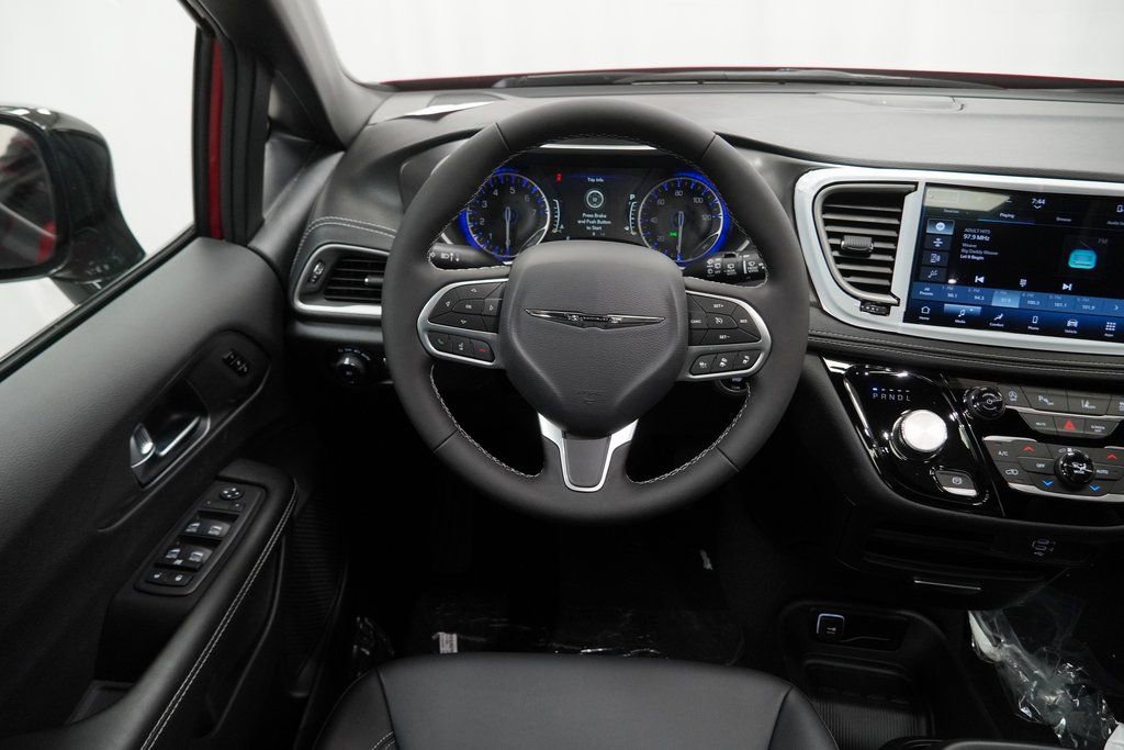 New 2026 Chrysler Pacifica Select image 20
