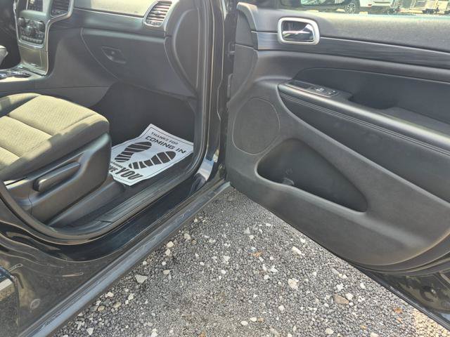 Used 2020 Jeep Grand Cherokee Laredo AWD/4WD image 6