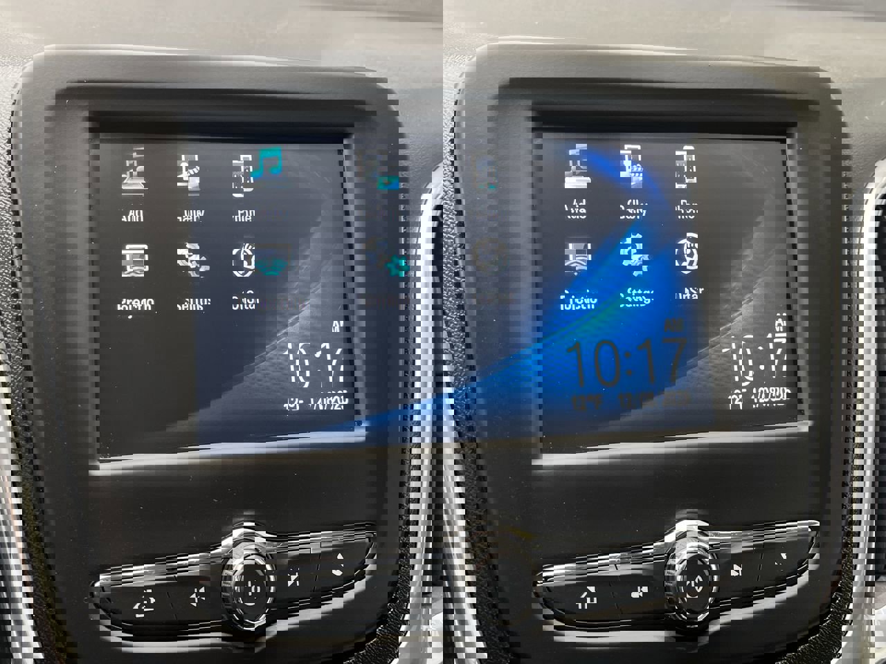 Used 2018 Chevrolet Equinox LS image 16