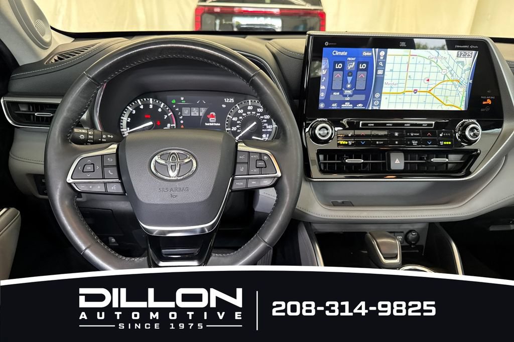 Used 2020 Toyota Highlander Platinum AWD/4WD image 16