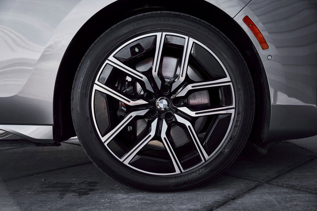 Used 2024 BMW 760i xDrive image 21