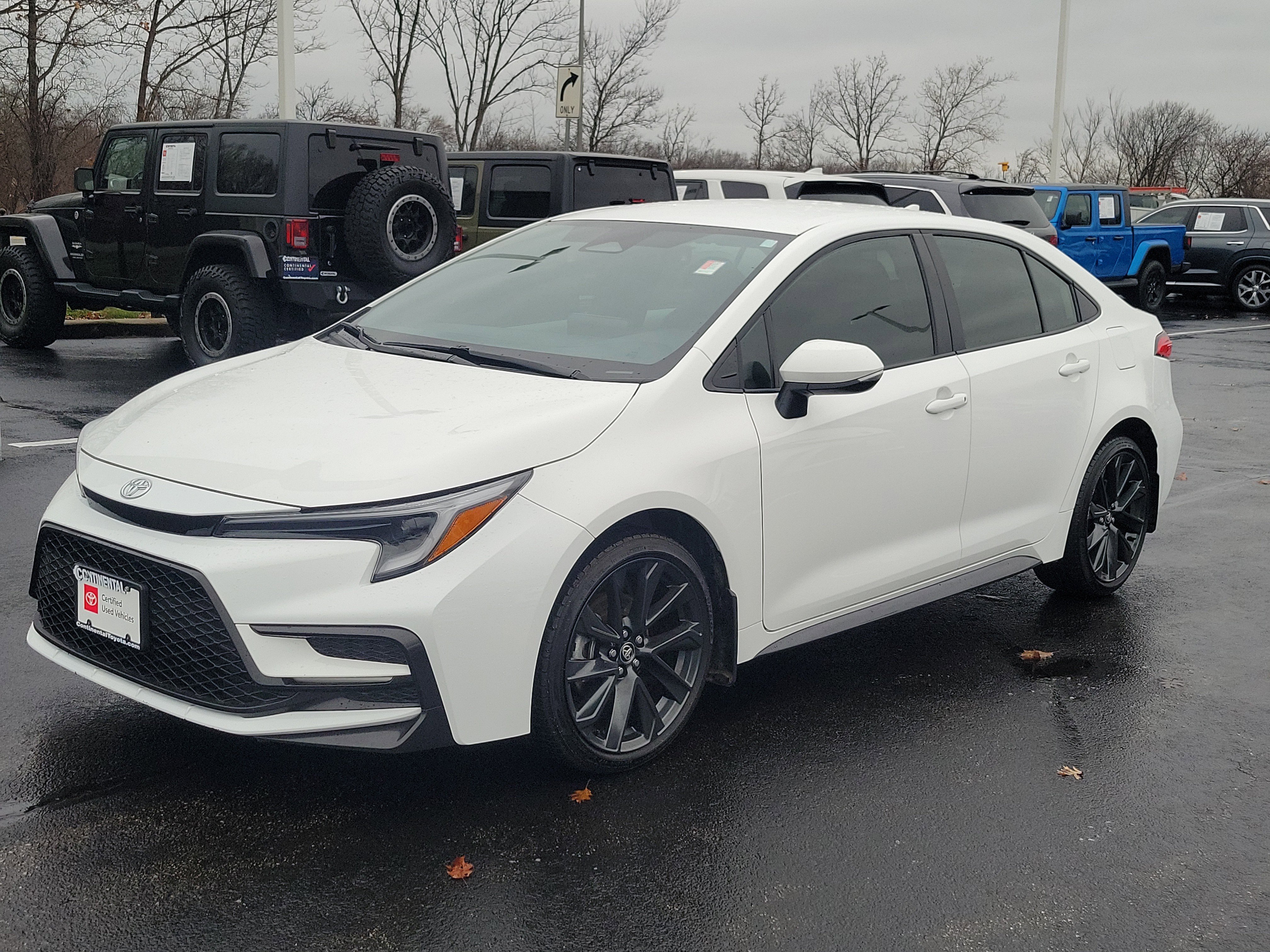 Certified 2025 Toyota Corolla SE image 3