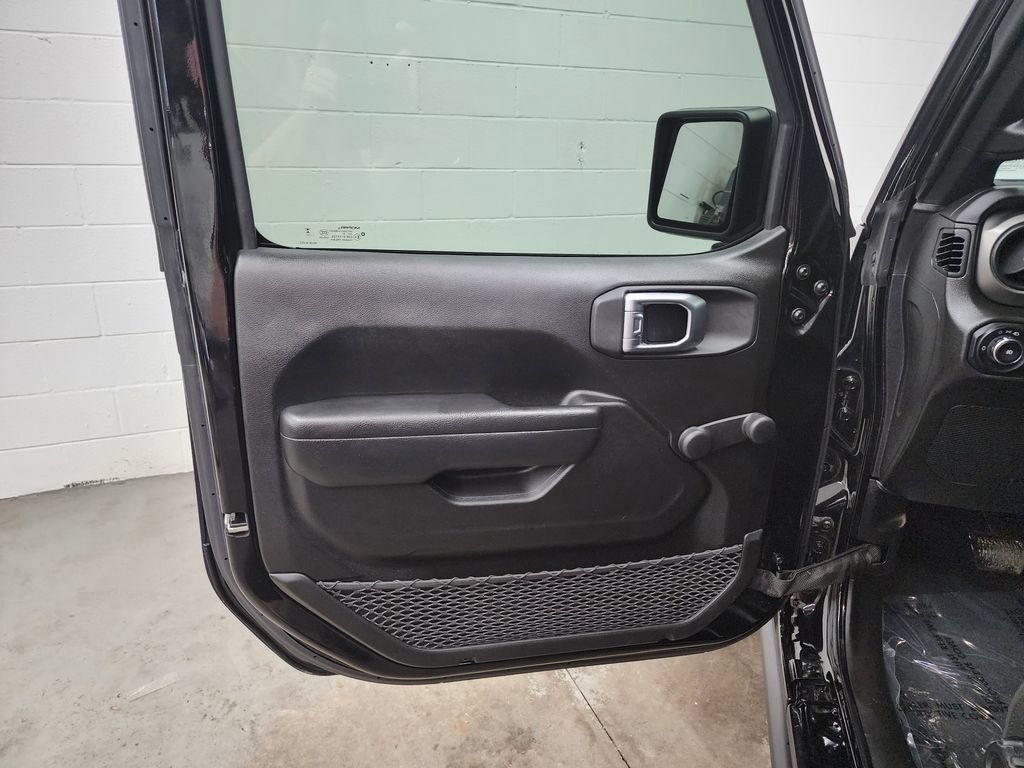 Used 2023 Jeep Wrangler Unlimited Sport AWD/4WD image 9