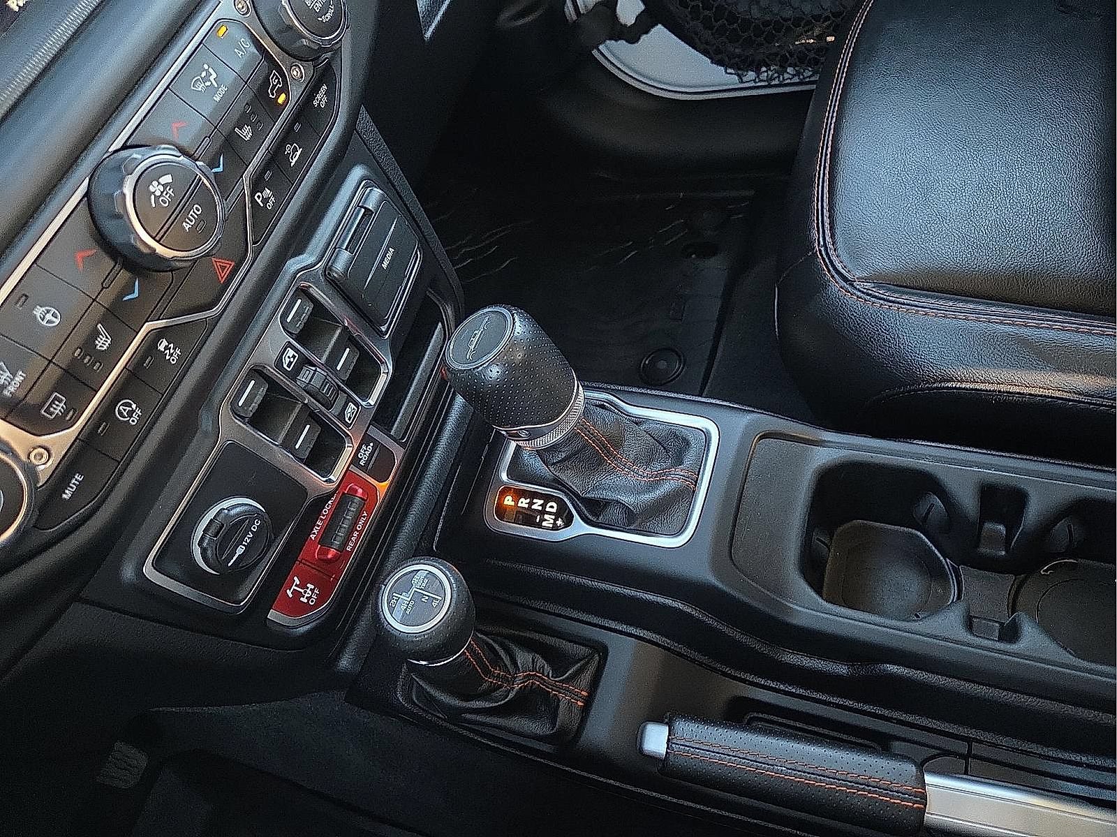 Used 2021 Jeep Gladiator Mojave w/ Uconnect 4C Nav & Sound Group AWD/4WD image 25