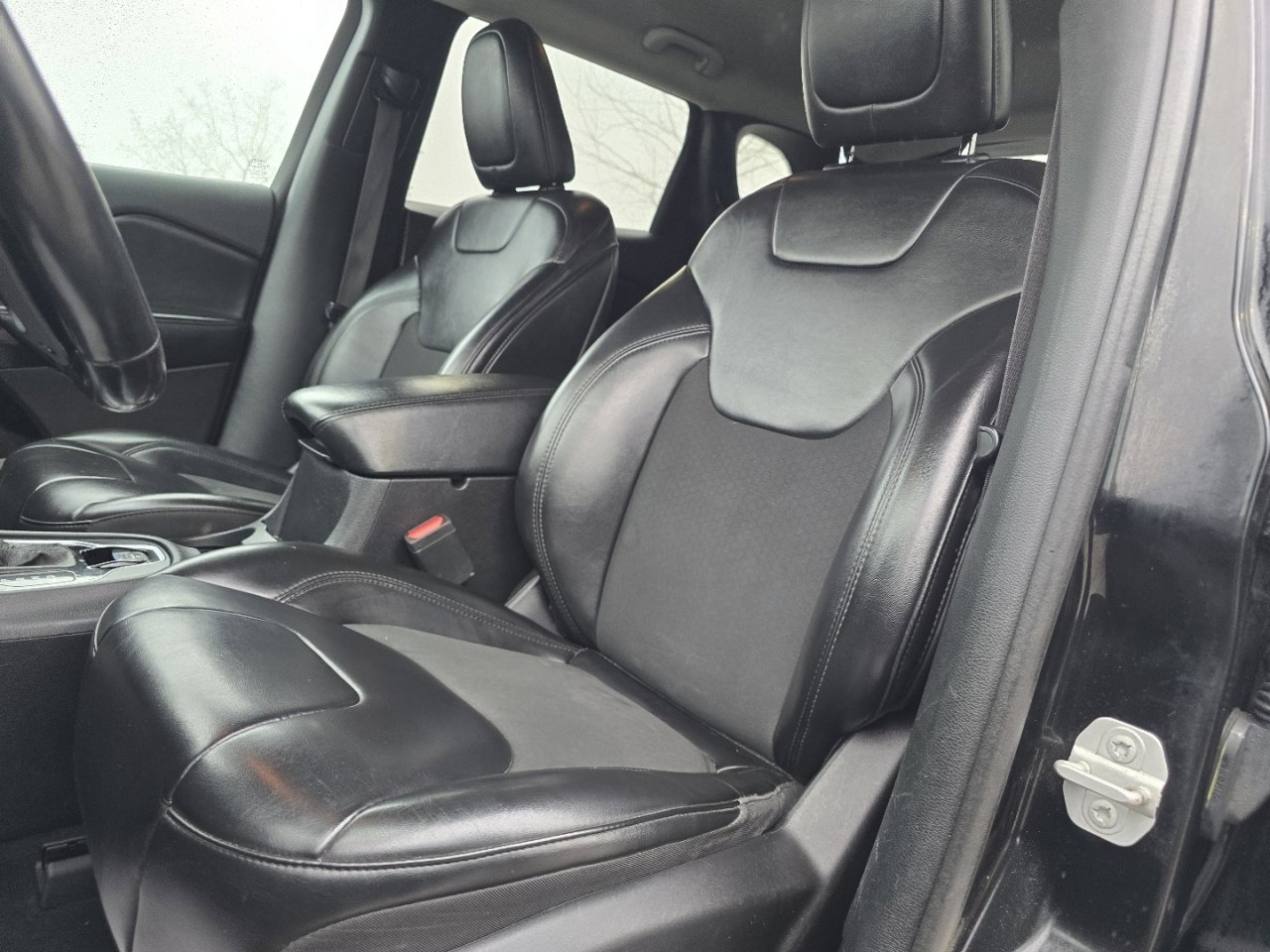 Used 2019 Jeep Cherokee Latitude Plus image 11