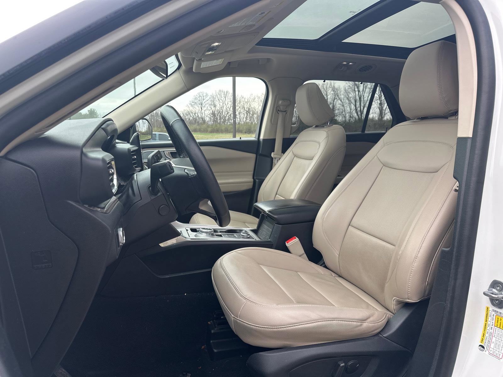 Used 2021 Ford Explorer Limited w/ Equipment Group 301A image 3