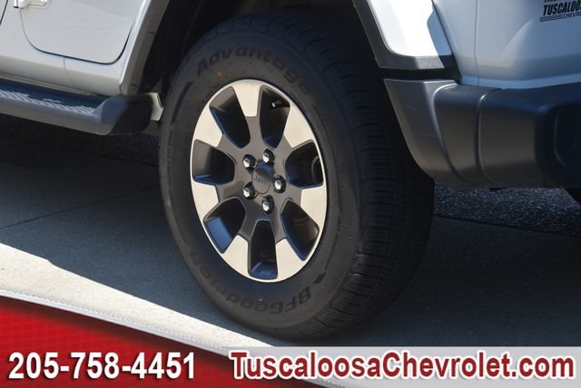 Used 2018 Jeep Wrangler Unlimited Sahara AWD/4WD image 17