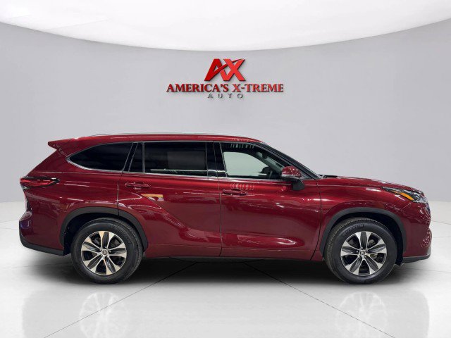 Used 2021 Toyota Highlander XLE image 8