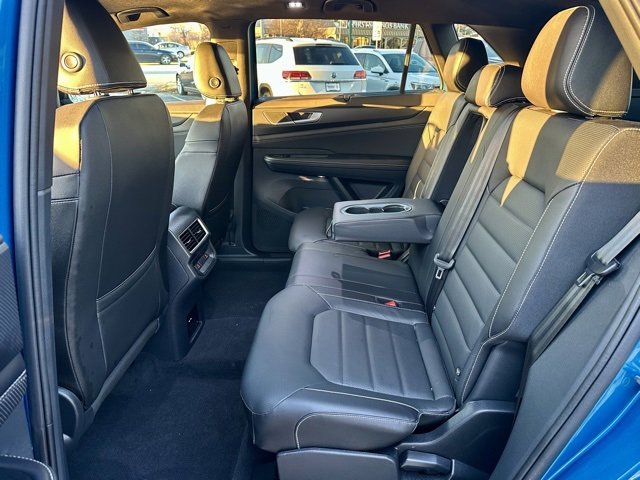 Certified 2025 Volkswagen Atlas Cross Sport SEL R-Line image 17