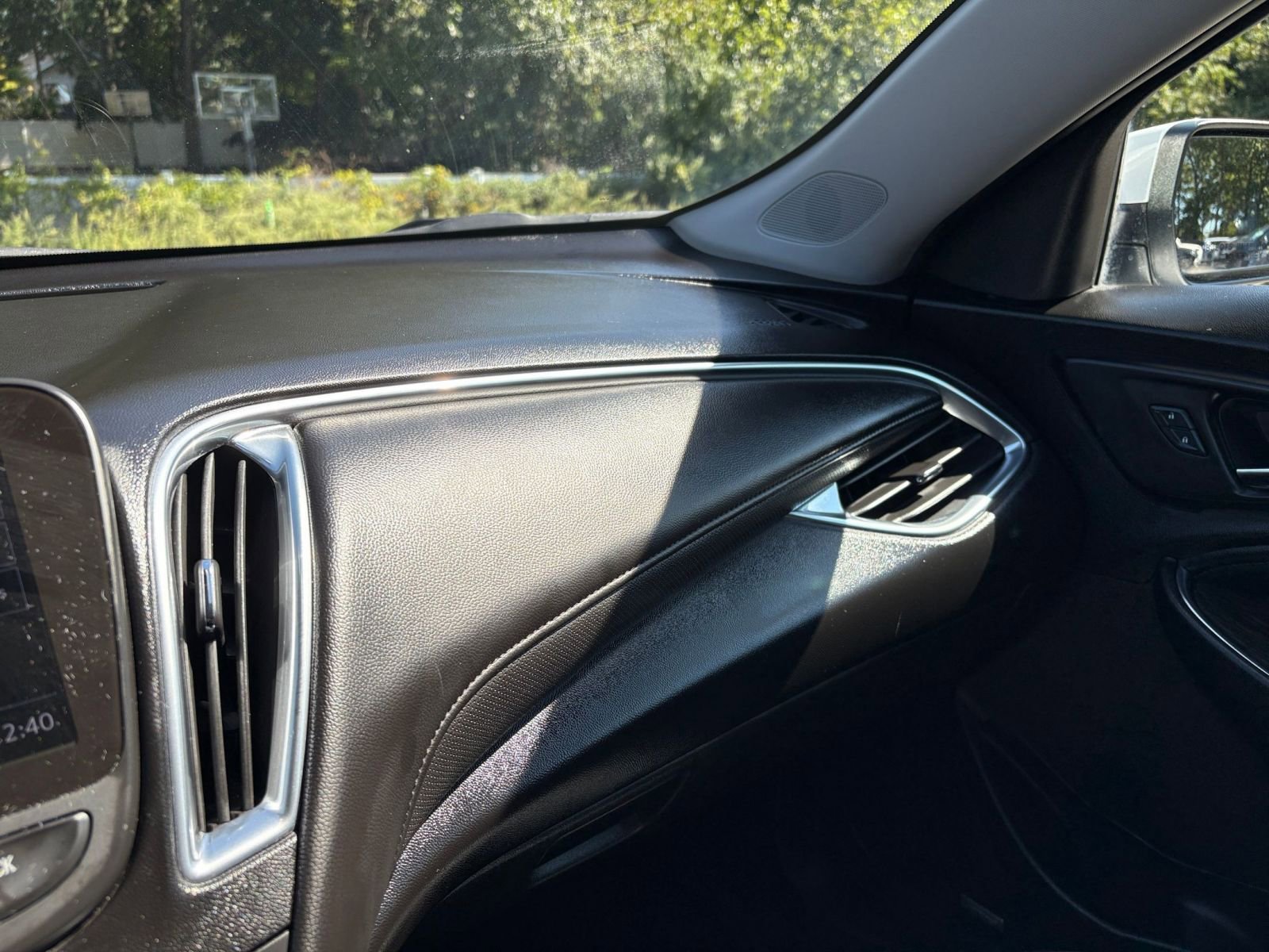 Used 2024 Chevrolet Malibu LT image 35