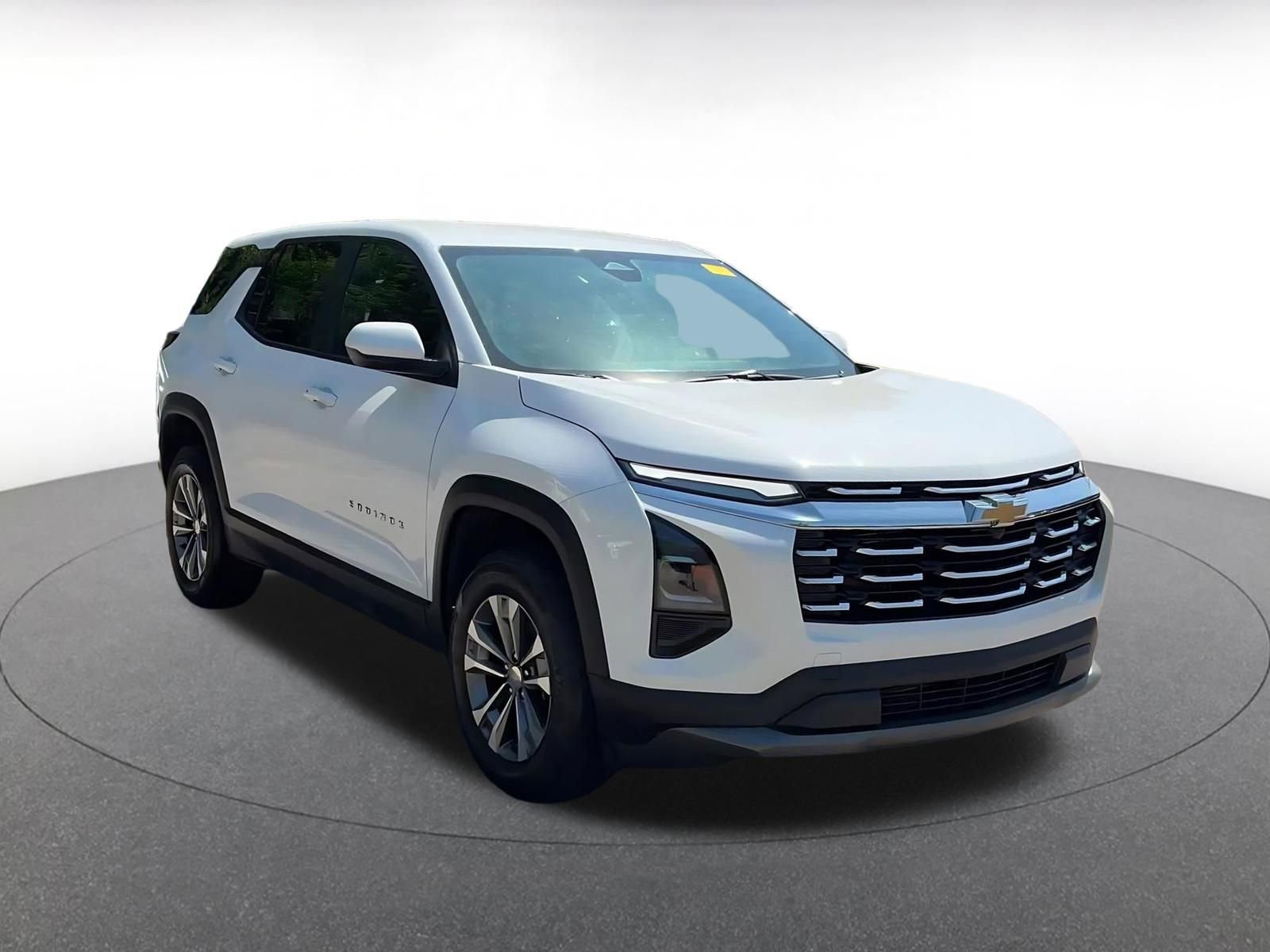 Used 2025 Chevrolet Equinox LT FWD image 3