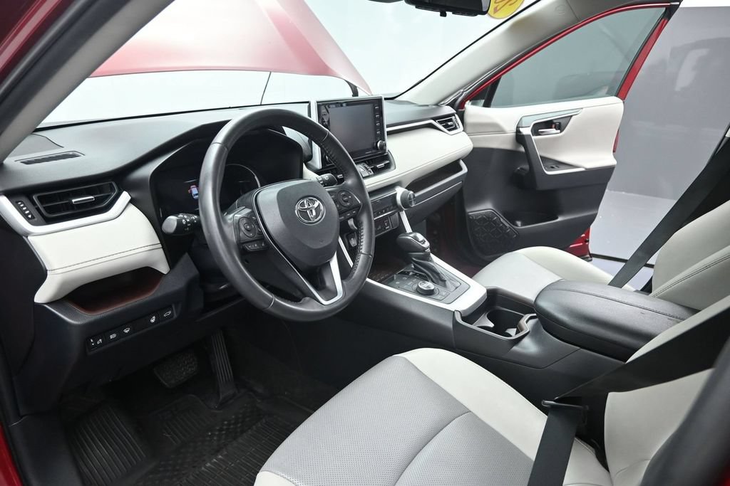 Used 2019 Toyota RAV4 Limited w/ Cold Weather Package AWD/4WD image 18