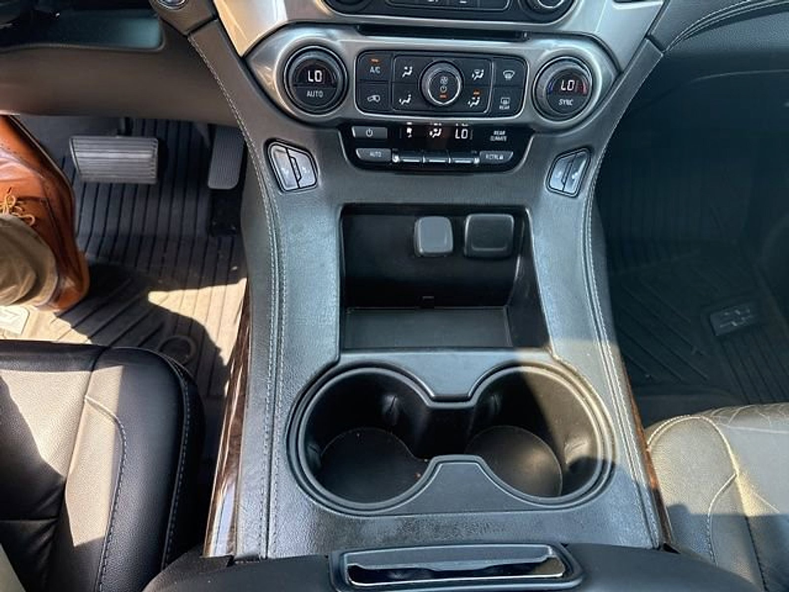 Used 2018 Chevrolet Suburban LT AWD/4WD image 14