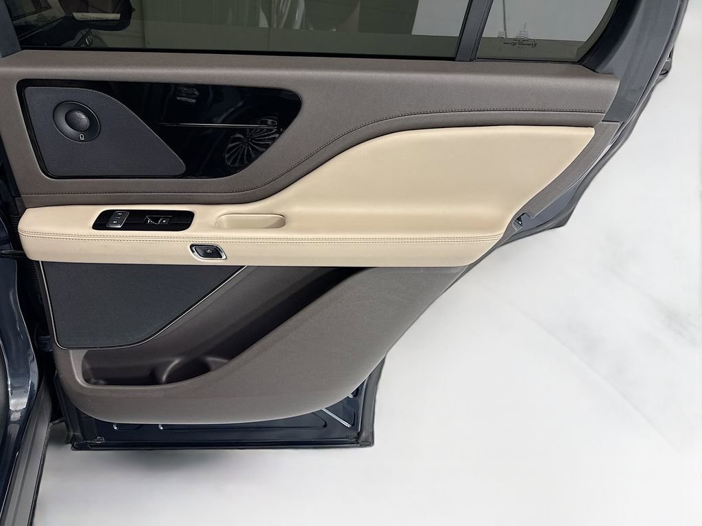 Used 2022 Lincoln Aviator Reserve w/ Elements Package Plus image 26