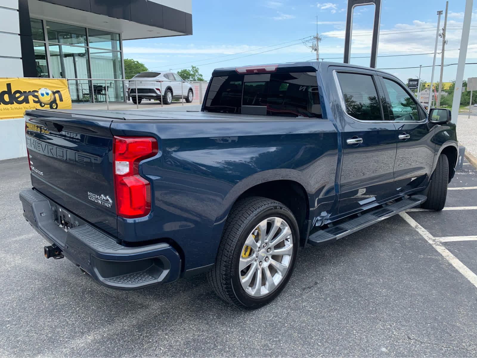 Used 2019 Chevrolet Silverado 1500 High Country w/ Technology Package AWD/4WD image 7